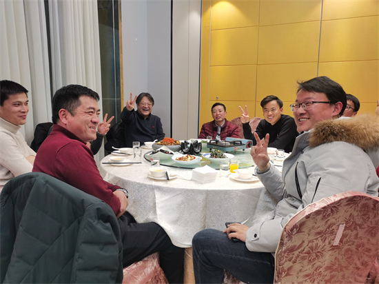 年会聚餐