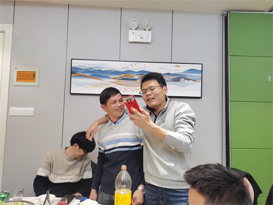 年会聚餐